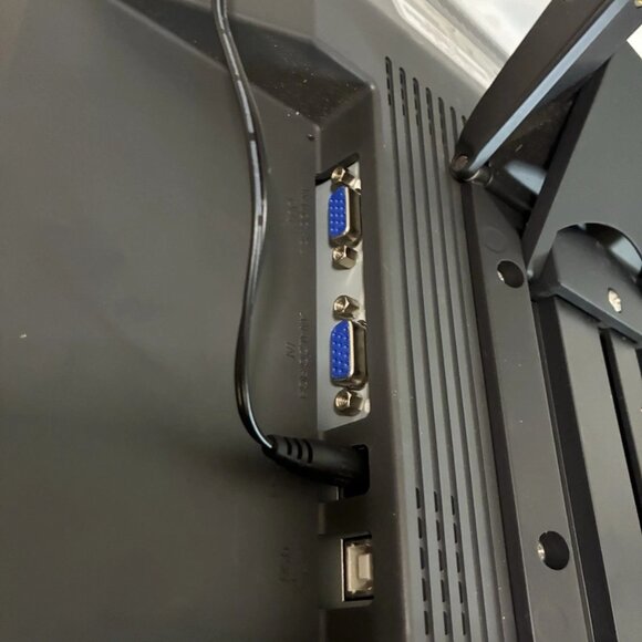 Wacom LCD Graphic Drawing Tablet DTF-720A Touchscreen+Wireless Pen, Stand & Cord - Picture 2 of 6